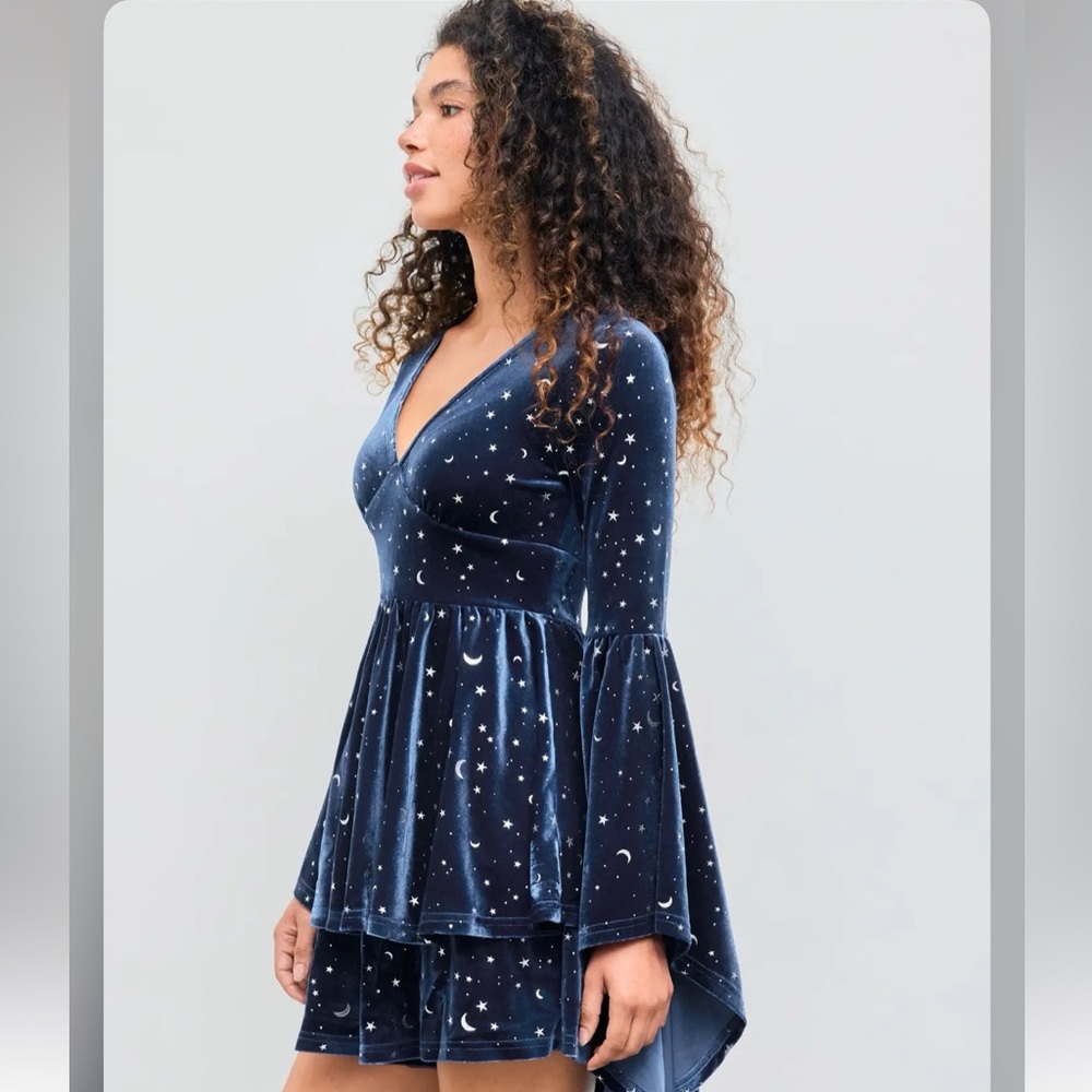 Cider VELVET V-NECK STAR & MOON PATTERN BELL SLEEVE ROMPER XS CC15-16 - Picture 4 of 6